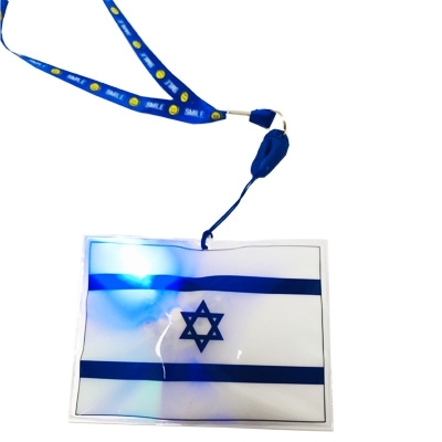 תמונה של תגית אור עם חוט לצוואר - דגל ישראל