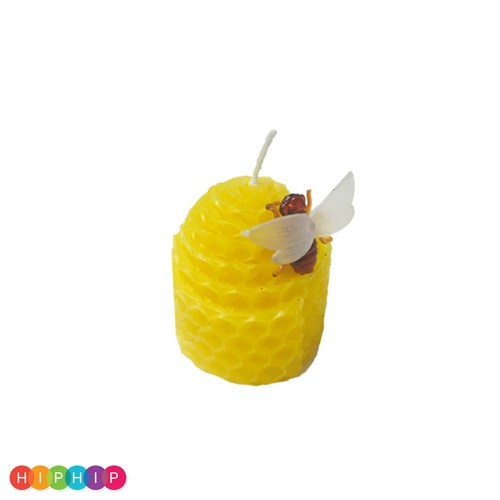 תמונה של נר חלת דבש עם דבורה קטן